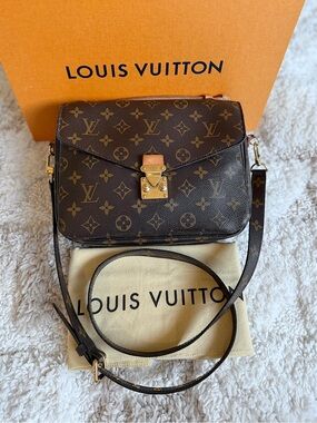 Louis Vuitton monogram Pochette Metis crossbody top handle shoulder bag+ box